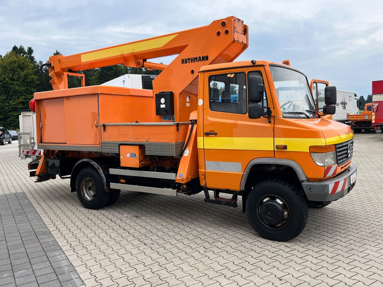 Mercedes-Benz Vario 814 DA 4x4 Ruthmann T 170 - Caminhão com plataforma aérea: foto 5 Mercedes-Benz Vario 814 DA 4x4 Ruthmann T 170 - Caminhão com plataforma aérea: foto 5