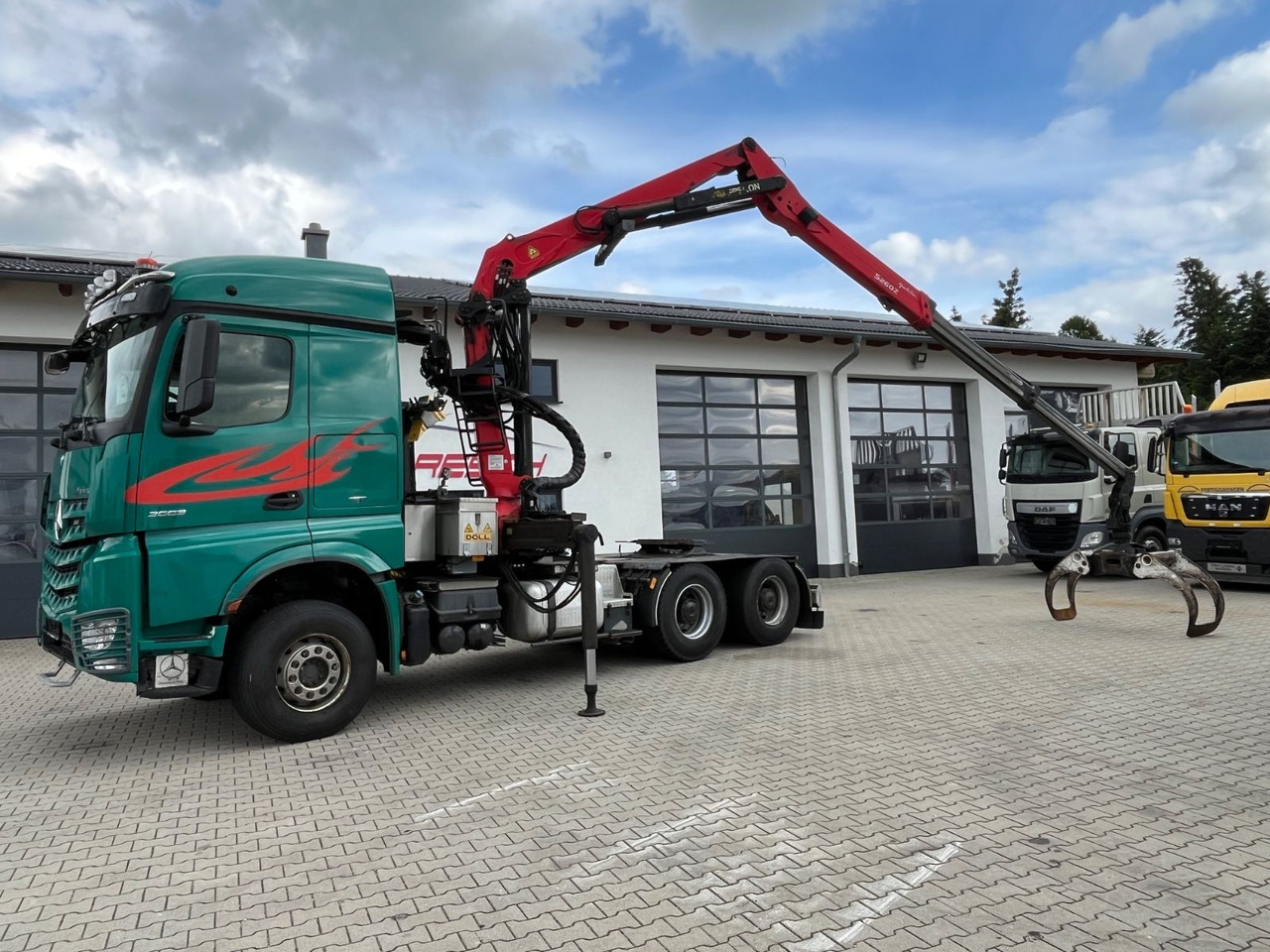 Mercedes-Benz Arocs 2663 6x4 mit Epsilon S260Z Langholzkran - Tractor: foto 1 Mercedes-Benz Arocs 2663 6x4 mit Epsilon S260Z Langholzkran - Tractor: foto 1