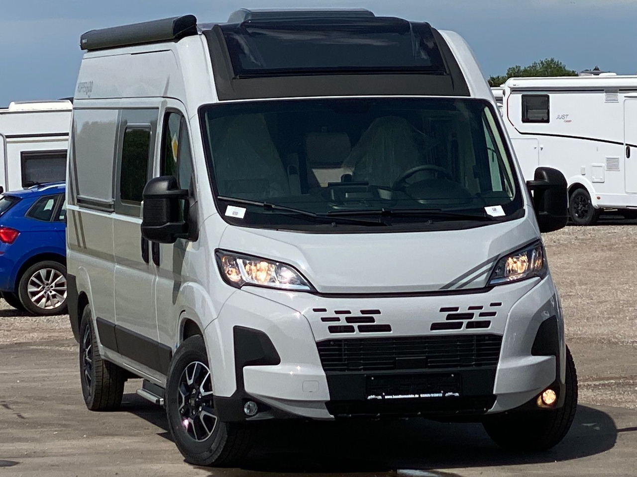 Carado CV 600 Dieselstandheizung, Skyroof, white Label - Campervan: foto 1 Carado CV 600 Dieselstandheizung, Skyroof, white Label - Campervan: foto 1