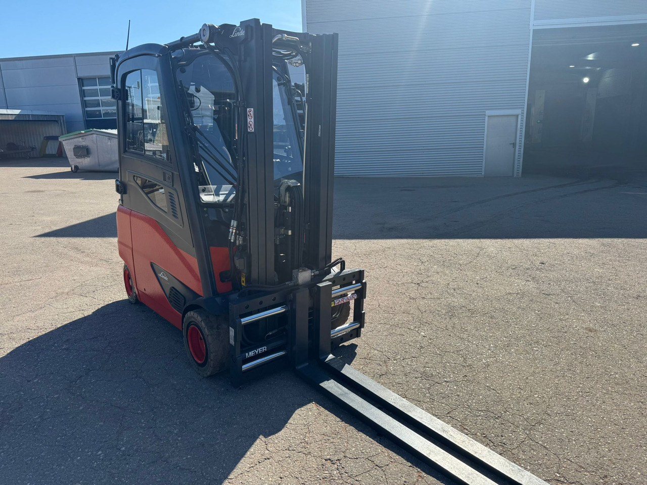 LINDE E20PHL-02 Elektro Triplex Kabine Heizung integriertes Ladegerät - Empilhador elétrico: foto 2 LINDE E20PHL-02 Elektro Triplex Kabine Heizung integriertes Ladegerät - Empilhador elétrico: foto 2
