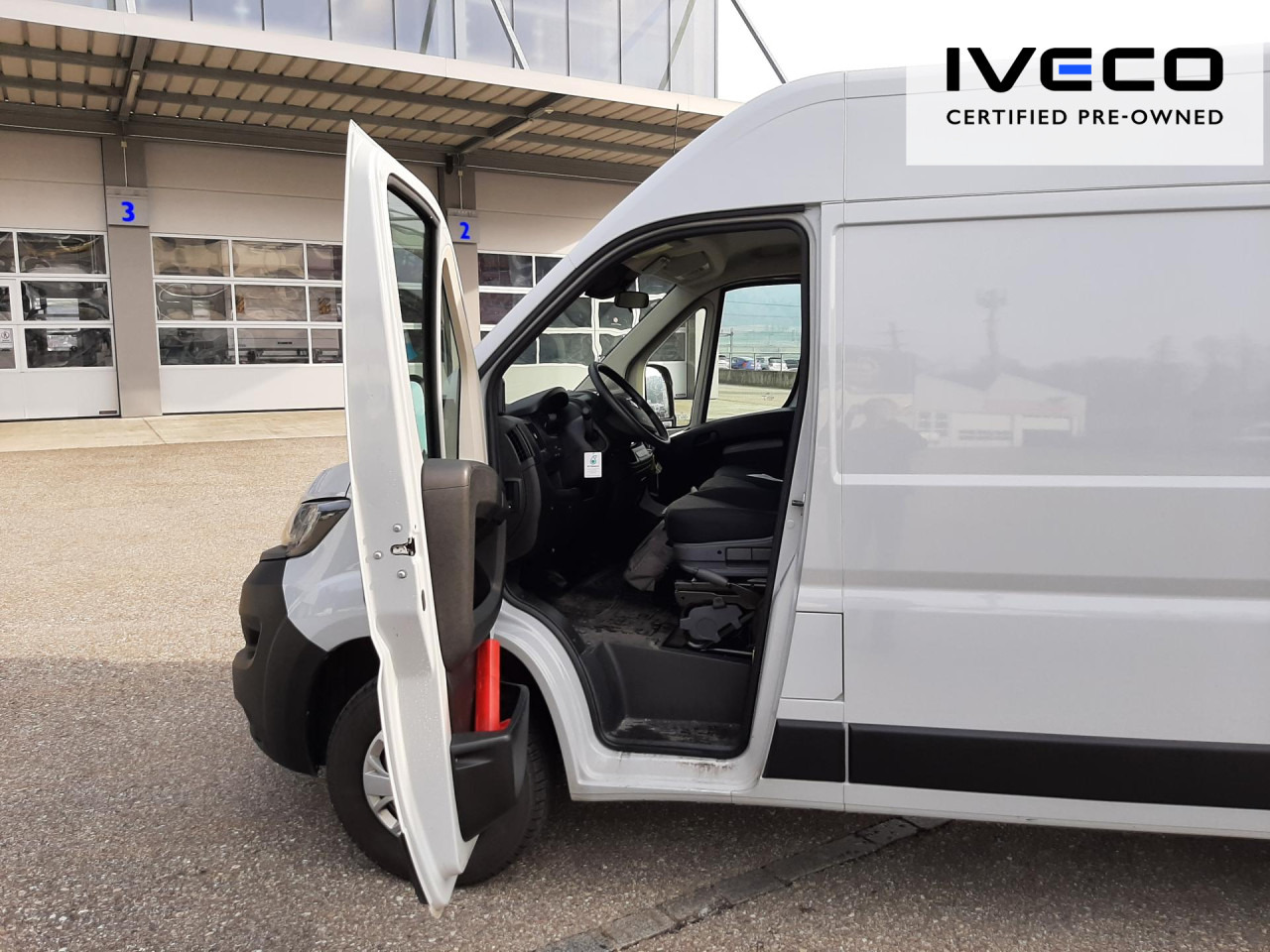 FIAT e-Ducato L2H2 teilverglast (47-kWh) - Furgão, Carrinha elétrica: foto 2 FIAT e-Ducato L2H2 teilverglast (47-kWh) - Furgão, Carrinha elétrica: foto 2