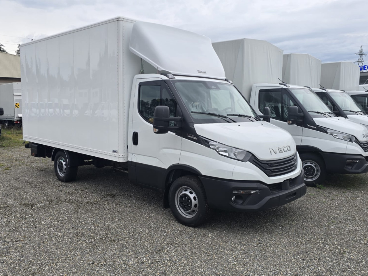IVECO DAILY 35S18HA8 Koffer/Ladebordwand - Camião chassi: foto 1 IVECO DAILY 35S18HA8 Koffer/Ladebordwand - Camião chassi: foto 1