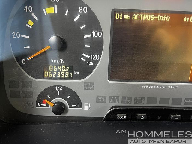 Bucher Municipal STKF 9500 4X4 - Varredora urbana: foto 2 Bucher Municipal STKF 9500 4X4 - Varredora urbana: foto 2