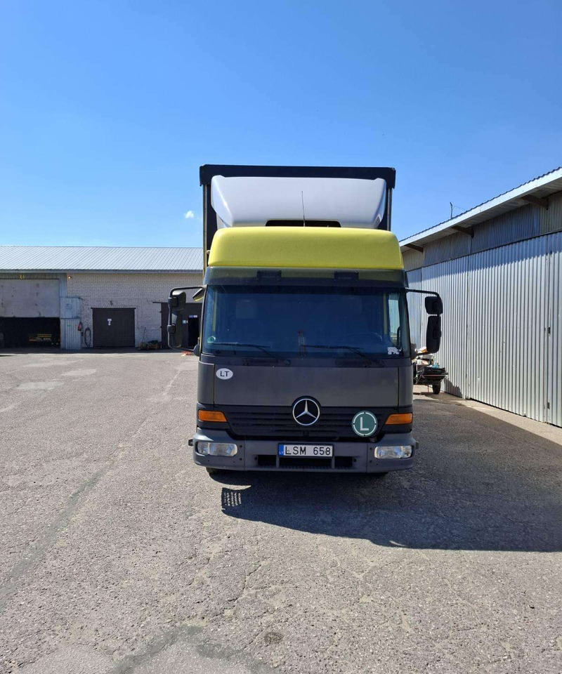 Mercedes-Benz 823 L - Camião de lona: foto 1 Mercedes-Benz 823 L - Camião de lona: foto 1