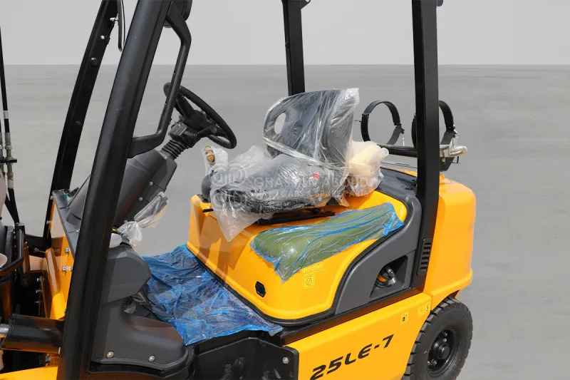 Hyundai Forklift 30LE-7 3 TONS LPG 3 STAGE - Empilhador a gás: foto 3 Hyundai Forklift 30LE-7 3 TONS LPG 3 STAGE - Empilhador a gás: foto 3