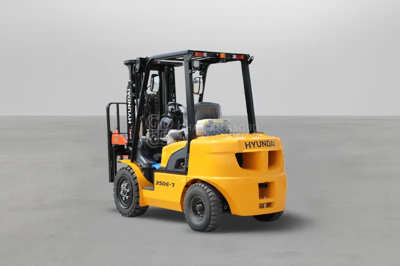 Hyundai Forklift 35DE-7 3.5 TONS DIESEL 3 STAGE - Empilhador a diesel: foto 3 Hyundai Forklift 35DE-7 3.5 TONS DIESEL 3 STAGE - Empilhador a diesel: foto 3