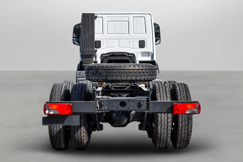 IVECO T-WAY AT380T47H 6X4 R24 TYRES CHASSIS - Barcelona Stock - Camião chassi: foto 5 IVECO T-WAY AT380T47H 6X4 R24 TYRES CHASSIS - Barcelona Stock - Camião chassi: foto 5