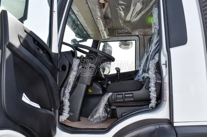 Iveco T-WAY AD380T47H 6x4 R24 Tyres Chassis - Barcelona Stock - Camião chassi: foto 4 Iveco T-WAY AD380T47H 6x4 R24 Tyres Chassis - Barcelona Stock - Camião chassi: foto 4