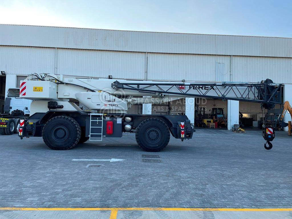 TEREX RT1070 70-ton Capacity Class Rough Terrain crane MY23 - Grua de estaleiro: foto 4 TEREX RT1070 70-ton Capacity Class Rough Terrain crane MY23 - Grua de estaleiro: foto 4