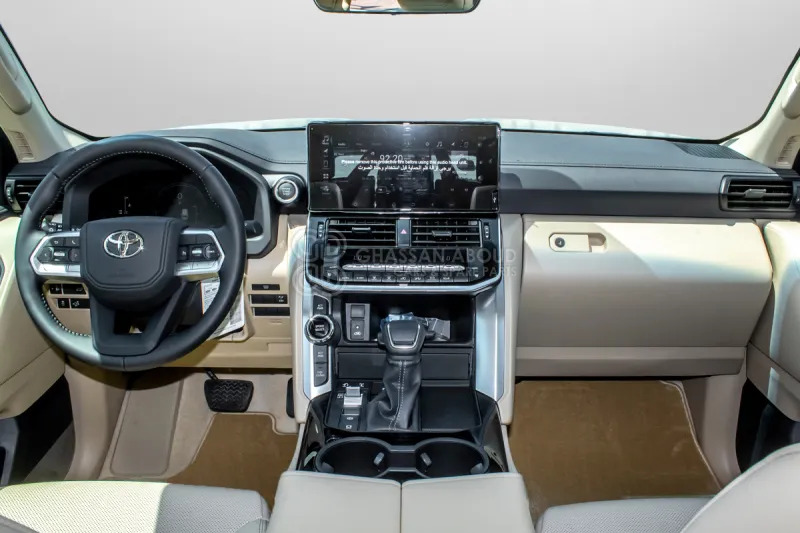 SUV Toyota Land Cruiser 300  4x4: foto 7