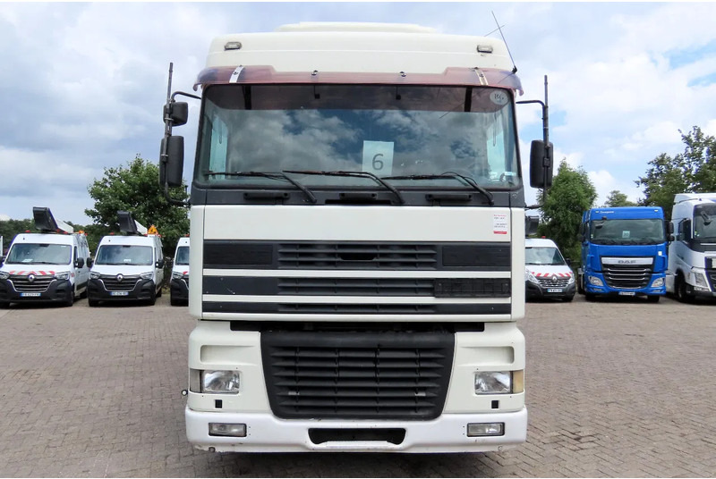 DAF XF 95.430 Manual diesel injection! Manual gearbox! - Camião de lona: foto 4 DAF XF 95.430 Manual diesel injection! Manual gearbox! - Camião de lona: foto 4