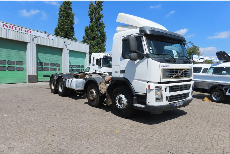 Volvo FM 380 8x4 FULL SPRING. 100% condition! - Camião chassi: foto 3 Volvo FM 380 8x4 FULL SPRING. 100% condition! - Camião chassi: foto 3