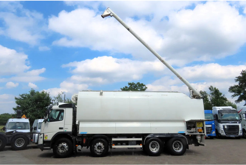 Volvo FMX 450 8x4 AUGER, radio control, 7 COMP. Full Volvo Service! . EXCELLENT condition - Camião cisterna: foto 2 Volvo FMX 450 8x4 AUGER, radio control, 7 COMP. Full Volvo Service! . EXCELLENT condition - Camião cisterna: foto 2