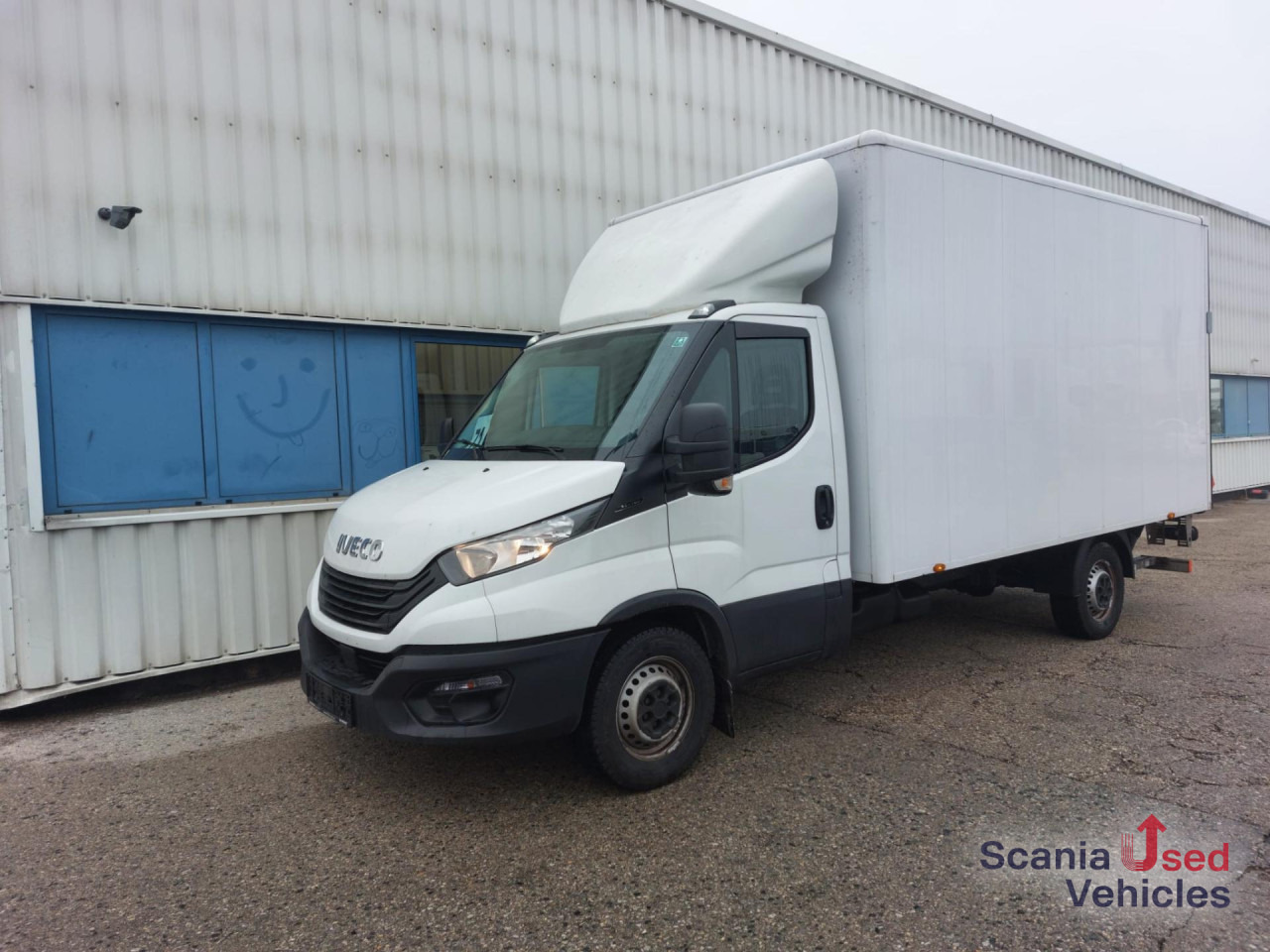 IVECO 35 C 16 Koffer Ladebordwand - Carrinha de contentor: foto 1 IVECO 35 C 16 Koffer Ladebordwand - Carrinha de contentor: foto 1