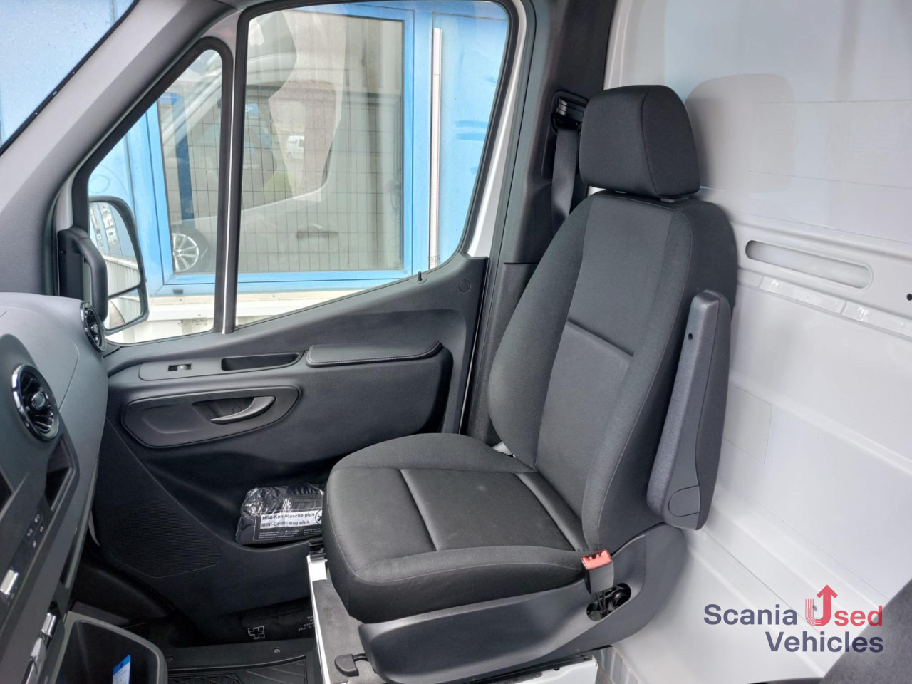 MERCEDES-BENZ Sprinter 316 CDI KOFFER Ladebordwand - Carrinha de contentor: foto 2 MERCEDES-BENZ Sprinter 316 CDI KOFFER Ladebordwand - Carrinha de contentor: foto 2
