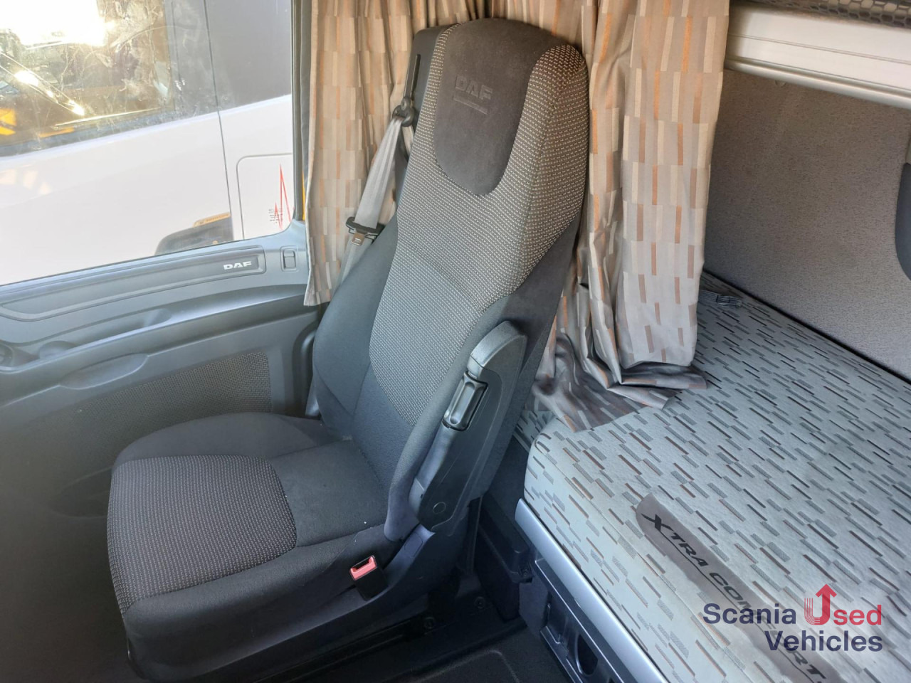 DAF XF 460 FT Space Cab Low deck - Tractor: foto 5 DAF XF 460 FT Space Cab Low deck - Tractor: foto 5