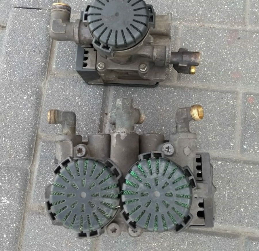 Knorr-Bremse SCANIA   Scania - Válvula de freio para Camião: foto 1 Knorr-Bremse SCANIA   Scania - Válvula de freio para Camião: foto 1