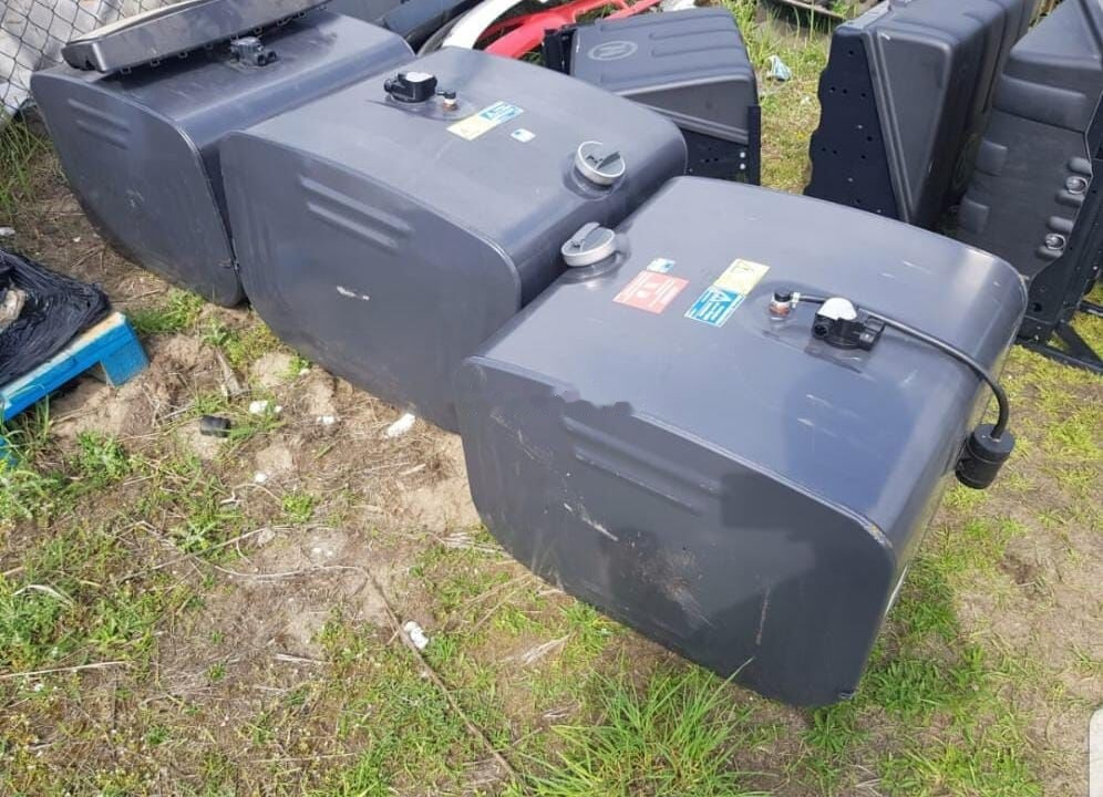 Scania BRAND NEW 200 dm3 2371388 Scania - Tanque de combustível para Camião: foto 1 Scania BRAND NEW 200 dm3 2371388 Scania - Tanque de combustível para Camião: foto 1