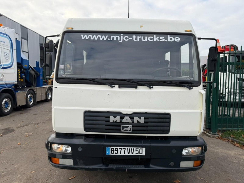 MAN 10.225 LC CLOSED BOX / KOFFER - DOKA - MANUAL GEARBOX - *344.000km* - STEEL SPRING / BLATT / LAMES - BE TRUCK - Camião furgão: foto 2 MAN 10.225 LC CLOSED BOX / KOFFER - DOKA - MANUAL GEARBOX - *344.000km* - STEEL SPRING / BLATT / LAMES - BE TRUCK - Camião furgão: foto 2