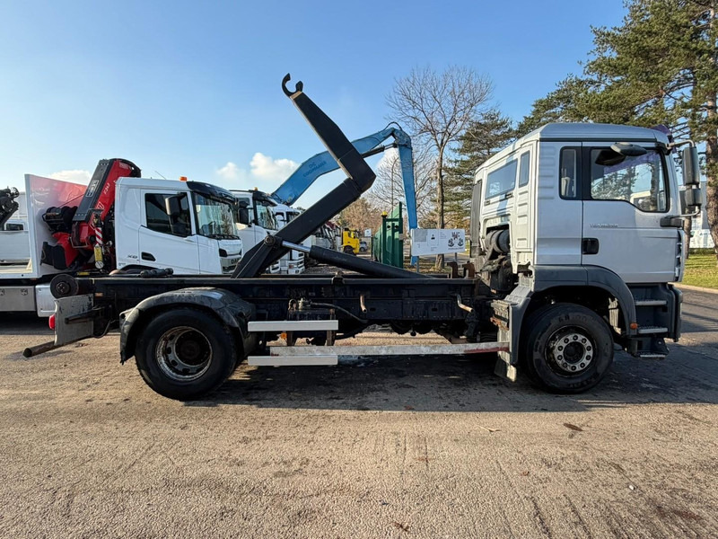 MAN TGA 18.350 4x2 19T HOOKLIFT / ABROLLKIPPER / GANCHO / AMPLIROL - EURO 3 - AS TRONIC AUTOMATIC - Camião polibenne: foto 4 MAN TGA 18.350 4x2 19T HOOKLIFT / ABROLLKIPPER / GANCHO / AMPLIROL - EURO 3 - AS TRONIC AUTOMATIC - Camião polibenne: foto 4