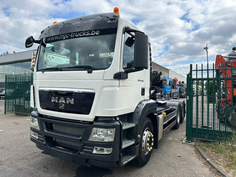 MAN TGS 28.360 6x2 HOOKLIFT 21T HIAB MULTILIFT XR21-S51 - LIFT AXLE - BE TRUCK - Camião polibenne: foto 2 MAN TGS 28.360 6x2 HOOKLIFT 21T HIAB MULTILIFT XR21-S51 - LIFT AXLE - BE TRUCK - Camião polibenne: foto 2