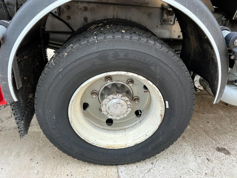 Renault MIDLUM 150 FUEL TANKER / CITERNE MAZOUT - 6500L - 3 COMPARTIMENTS - *ENGINE PROBLEM* - Camião cisterna: foto 5 Renault MIDLUM 150 FUEL TANKER / CITERNE MAZOUT - 6500L - 3 COMPARTIMENTS - *ENGINE PROBLEM* - Camião cisterna: foto 5