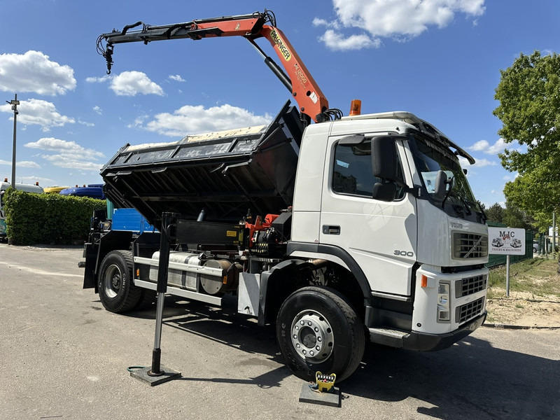 Volvo FM 300 4x4 TIPPER + CRANE PALFINGER PK 12000 - *339.000km* - MANUAL - STEEL SPRING / BIG AXLES - EURO 3 - TÜV 15/10/2025 - Camião basculante, Camião grua: foto 4 Volvo FM 300 4x4 TIPPER + CRANE PALFINGER PK 12000 - *339.000km* - MANUAL - STEEL SPRING / BIG AXLES - EURO 3 - TÜV 15/10/2025 - Camião basculante, Camião grua: foto 4