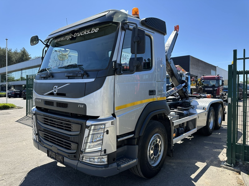 Volvo FM 420 6x4 AJK HOOKLIFT / HAAK 20T - 5760mm - WB 3m90 - *266.000km* - HUB REDUCTION / STEEL SUSPENSION - EURO 6 - BE TRUCK - Camião polibenne: foto 3 Volvo FM 420 6x4 AJK HOOKLIFT / HAAK 20T - 5760mm - WB 3m90 - *266.000km* - HUB REDUCTION / STEEL SUSPENSION - EURO 6 - BE TRUCK - Camião polibenne: foto 3