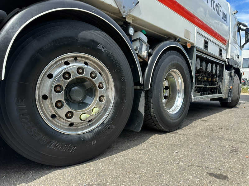 Camião cisterna Volvo FM 450 6x2 19.000L - 5 COMP. FUEL TANKER / CITERNE - LIFT + STEERING AXLE - EURO 5 -: foto 9