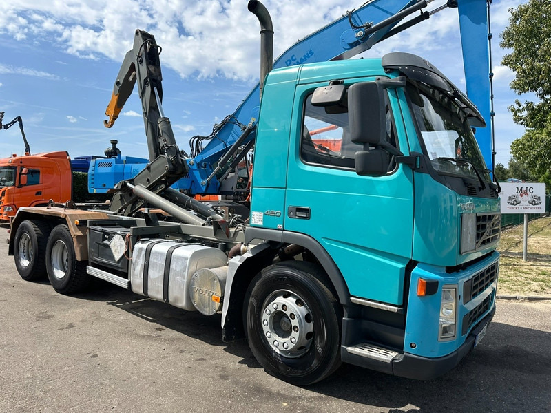 Volvo FM12-420 6x2 HOOKLIFT - MANUAL - EURO 3 - AIR SUSPENSION - 10 TIRES / DOUBLE WHEELS - FR TRUCK - Camião polibenne: foto 1 Volvo FM12-420 6x2 HOOKLIFT - MANUAL - EURO 3 - AIR SUSPENSION - 10 TIRES / DOUBLE WHEELS - FR TRUCK - Camião polibenne: foto 1
