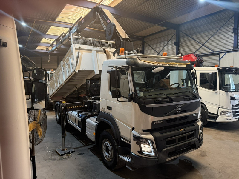 Volvo FMX 460 6x4 TIPPER + CRANE HIAB 244 E-5 HIPRO - ROTATOR - RADIO - *349.000km* - EURO 6 - BE TRUCK - Camião basculante, Camião grua: foto 4 Volvo FMX 460 6x4 TIPPER + CRANE HIAB 244 E-5 HIPRO - ROTATOR - RADIO - *349.000km* - EURO 6 - BE TRUCK - Camião basculante, Camião grua: foto 4