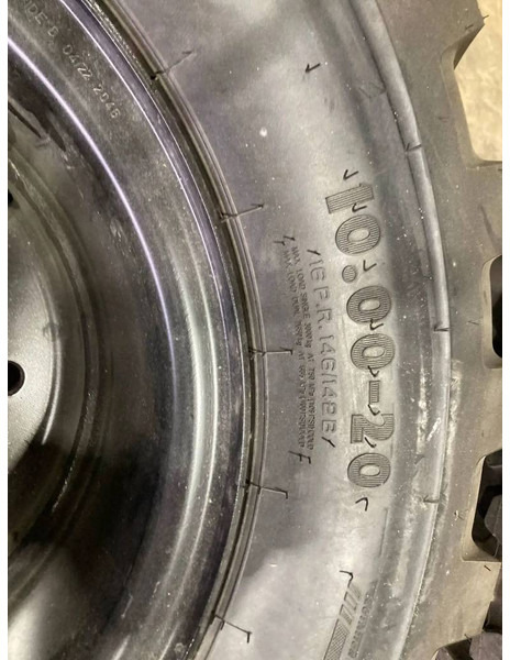 Apollo 1000 x 20 Set / 10.00 x 20: 4x2 Tyres - Jantes e pneus para Máquina de construção: foto 2 Apollo 1000 x 20 Set / 10.00 x 20: 4x2 Tyres - Jantes e pneus para Máquina de construção: foto 2