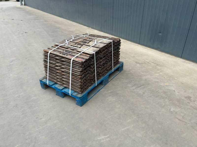 Cat 320D / 320E / 323D / 323E 700mm shoes - 30% - Estrutura/ Châssis para Máquina de construção: foto 1 Cat 320D / 320E / 323D / 323E 700mm shoes - 30% - Estrutura/ Châssis para Máquina de construção: foto 1