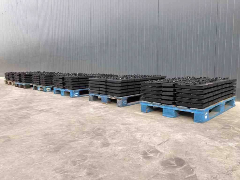 Demag Rubber Asphalt Pads - Estrutura/ Châssis para Máquina de construção: foto 1 Demag Rubber Asphalt Pads - Estrutura/ Châssis para Máquina de construção: foto 1