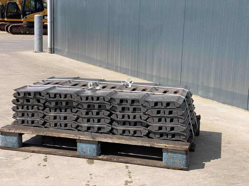 Hitachi EX270 / EX300 / EX310 Shoes/Pads - Estrutura/ Châssis para Máquina de construção: foto 5 Hitachi EX270 / EX300 / EX310 Shoes/Pads - Estrutura/ Châssis para Máquina de construção: foto 5