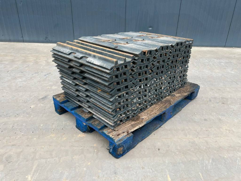 Hyundai R210 / R215 / R220 Shoes 3 Grouser 600mm - Estrutura/ Châssis para Máquina de construção: foto 1 Hyundai R210 / R215 / R220 Shoes 3 Grouser 600mm - Estrutura/ Châssis para Máquina de construção: foto 1