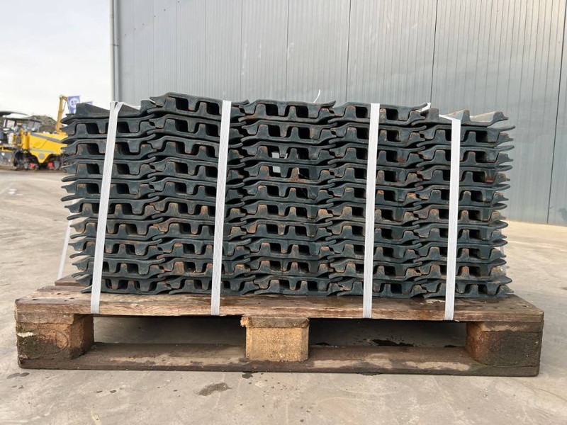 Hyundai R210 / R215 / R220 Shoes - Estrutura/ Châssis para Máquina de construção: foto 4 Hyundai R210 / R215 / R220 Shoes - Estrutura/ Châssis para Máquina de construção: foto 4