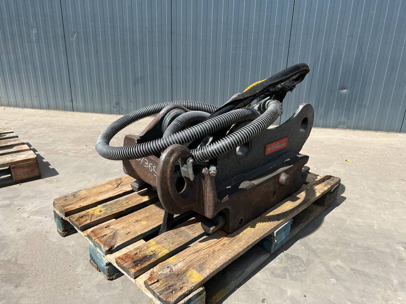 OilQuick OQ70/55 - EC210 / EC220 - Acoplamento rápido para Máquina de construção: foto 1 OilQuick OQ70/55 - EC210 / EC220 - Acoplamento rápido para Máquina de construção: foto 1