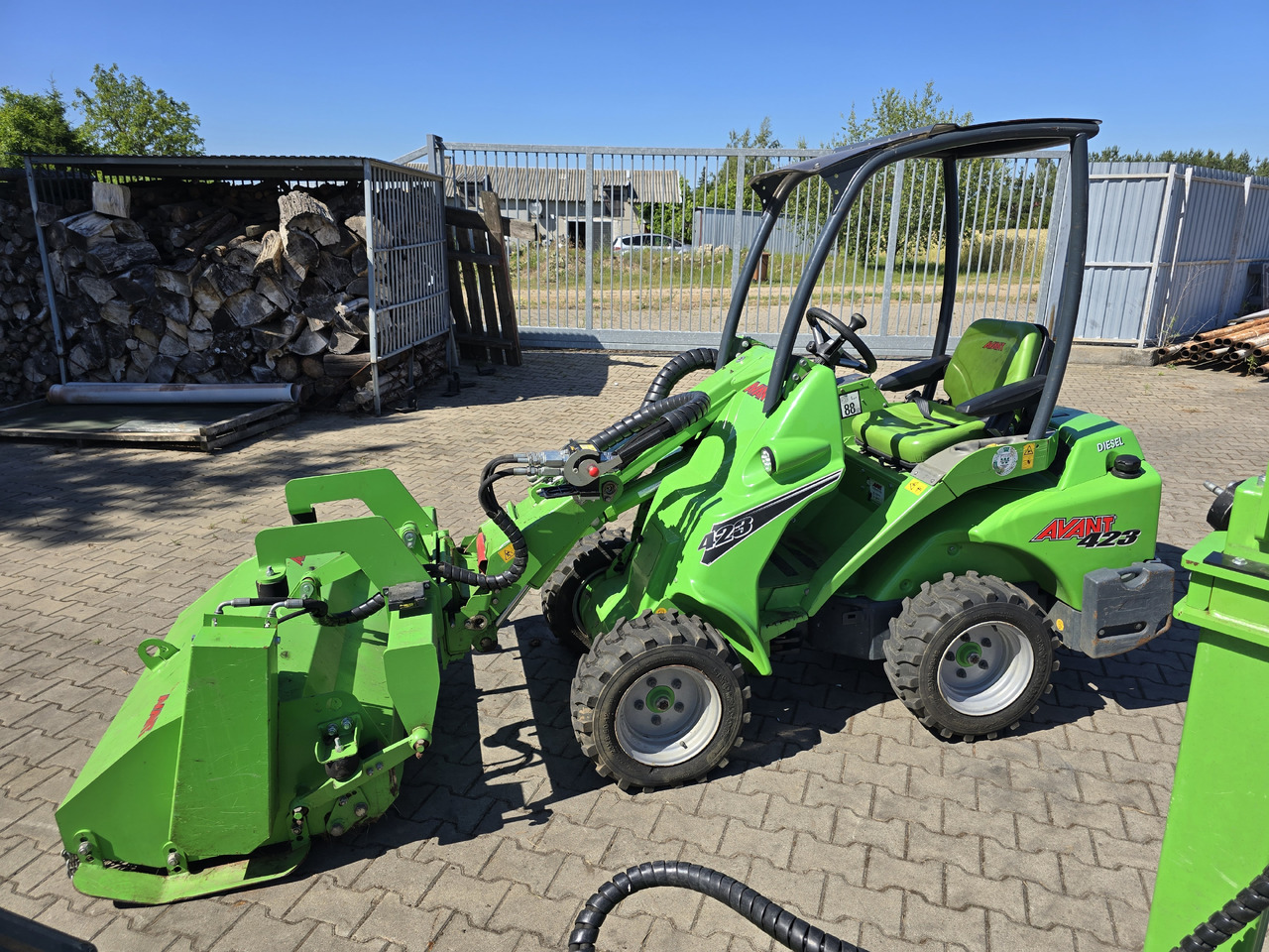 AVANT 423 - Mini pá carregadora: foto 3 AVANT 423 - Mini pá carregadora: foto 3