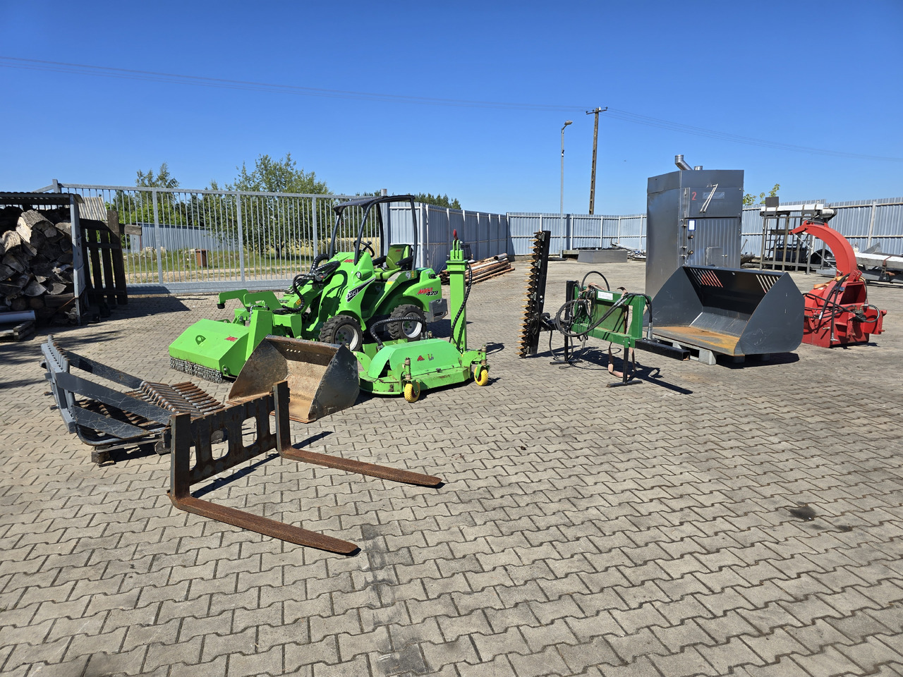 AVANT 423 - Mini pá carregadora: foto 1 AVANT 423 - Mini pá carregadora: foto 1