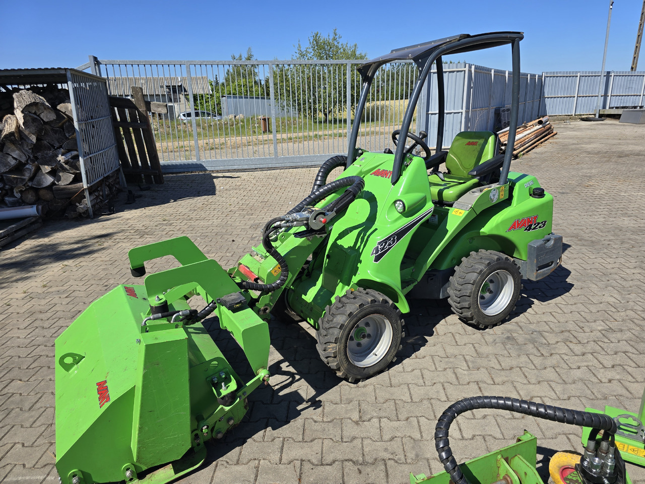 AVANT 423 - Mini pá carregadora: foto 2 AVANT 423 - Mini pá carregadora: foto 2