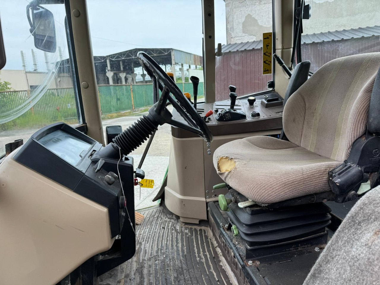 JOHN DEERE 6110 - Trator: foto 3 JOHN DEERE 6110 - Trator: foto 3