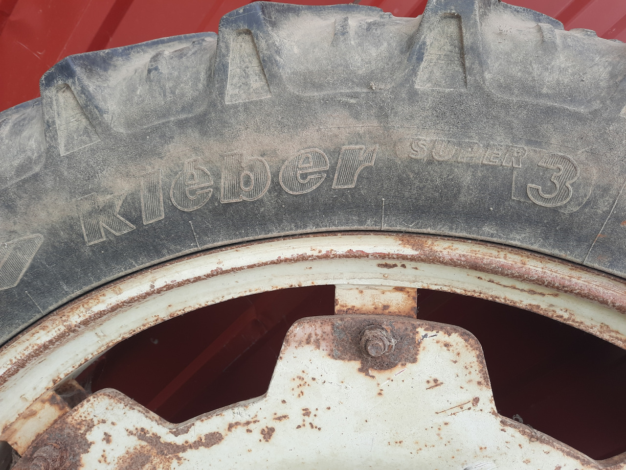 KLEBER Super 3 11.2 R44 - Roda completa para Máquina agrícola: foto 5 KLEBER Super 3 11.2 R44 - Roda completa para Máquina agrícola: foto 5