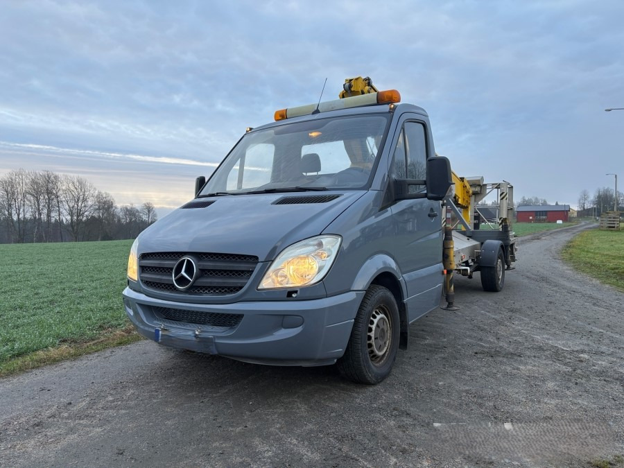 Mercedes Benz Sprinter - Caminhão com plataforma aérea: foto 4 Mercedes Benz Sprinter - Caminhão com plataforma aérea: foto 4