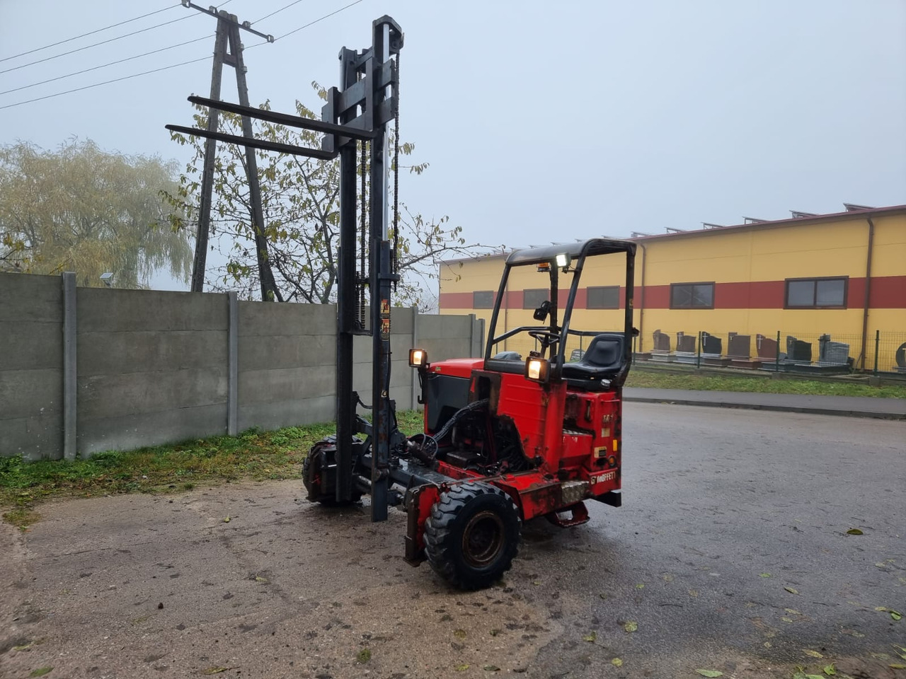 Moffett MS 20.3 - Empilhador todo-o-terreno: foto 1 Moffett MS 20.3 - Empilhador todo-o-terreno: foto 1