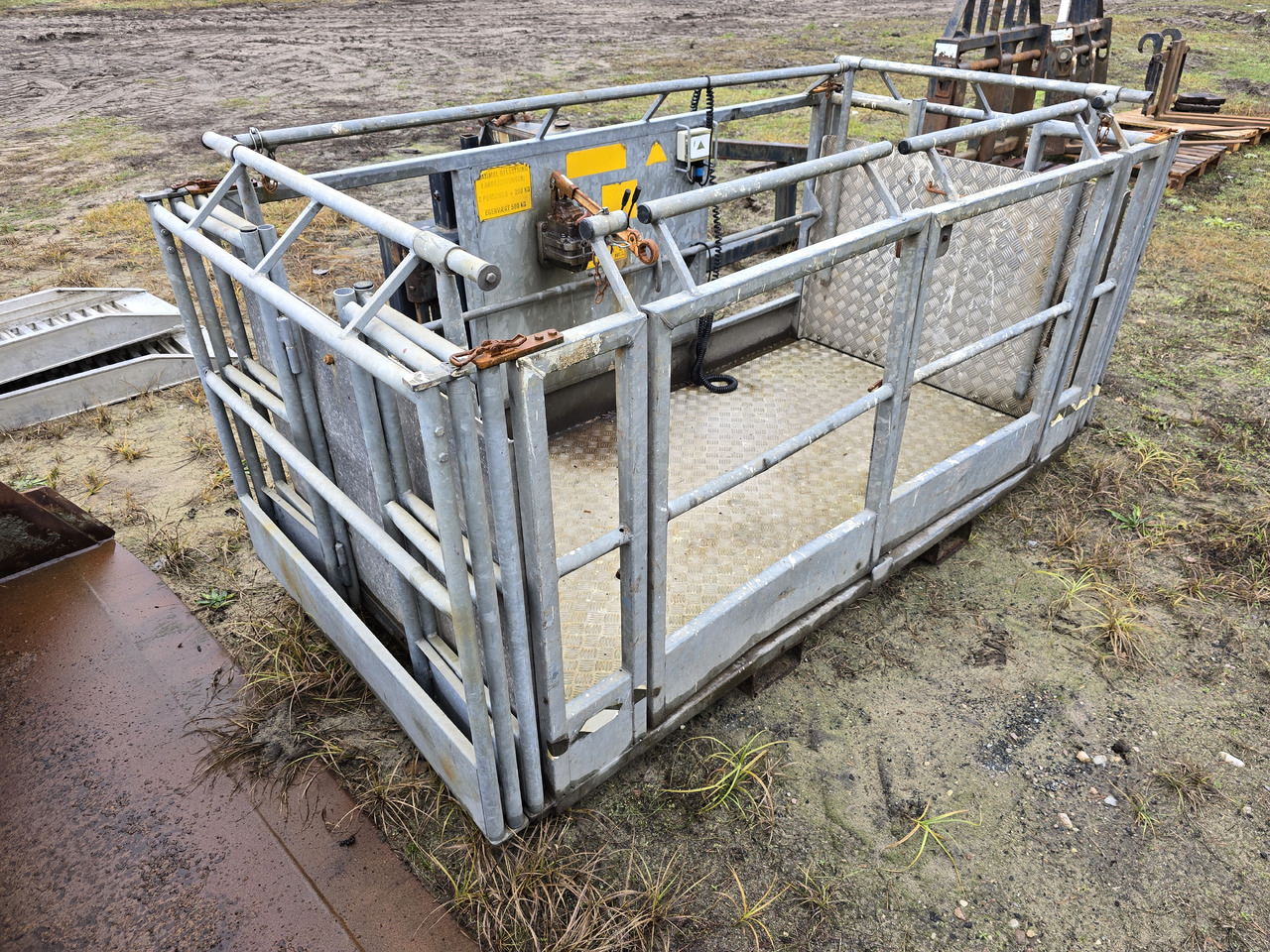 NEW HOLLAND LM 1745 Turbo - Pá carregadora de rodas: foto 5 NEW HOLLAND LM 1745 Turbo - Pá carregadora de rodas: foto 5