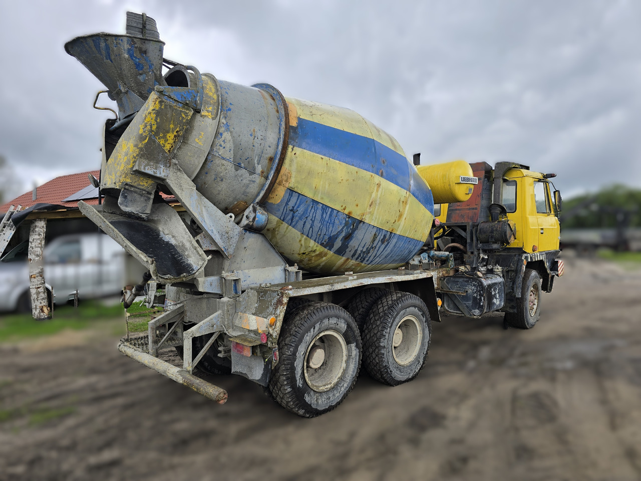 TATRA 6x6 (6 m3) betoniarka LIEBHERR - Camião betoneira: foto 5 TATRA 6x6 (6 m3) betoniarka LIEBHERR - Camião betoneira: foto 5
