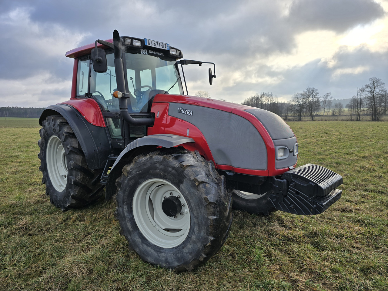 VALTRA T140 - Trator: foto 2 VALTRA T140 - Trator: foto 2