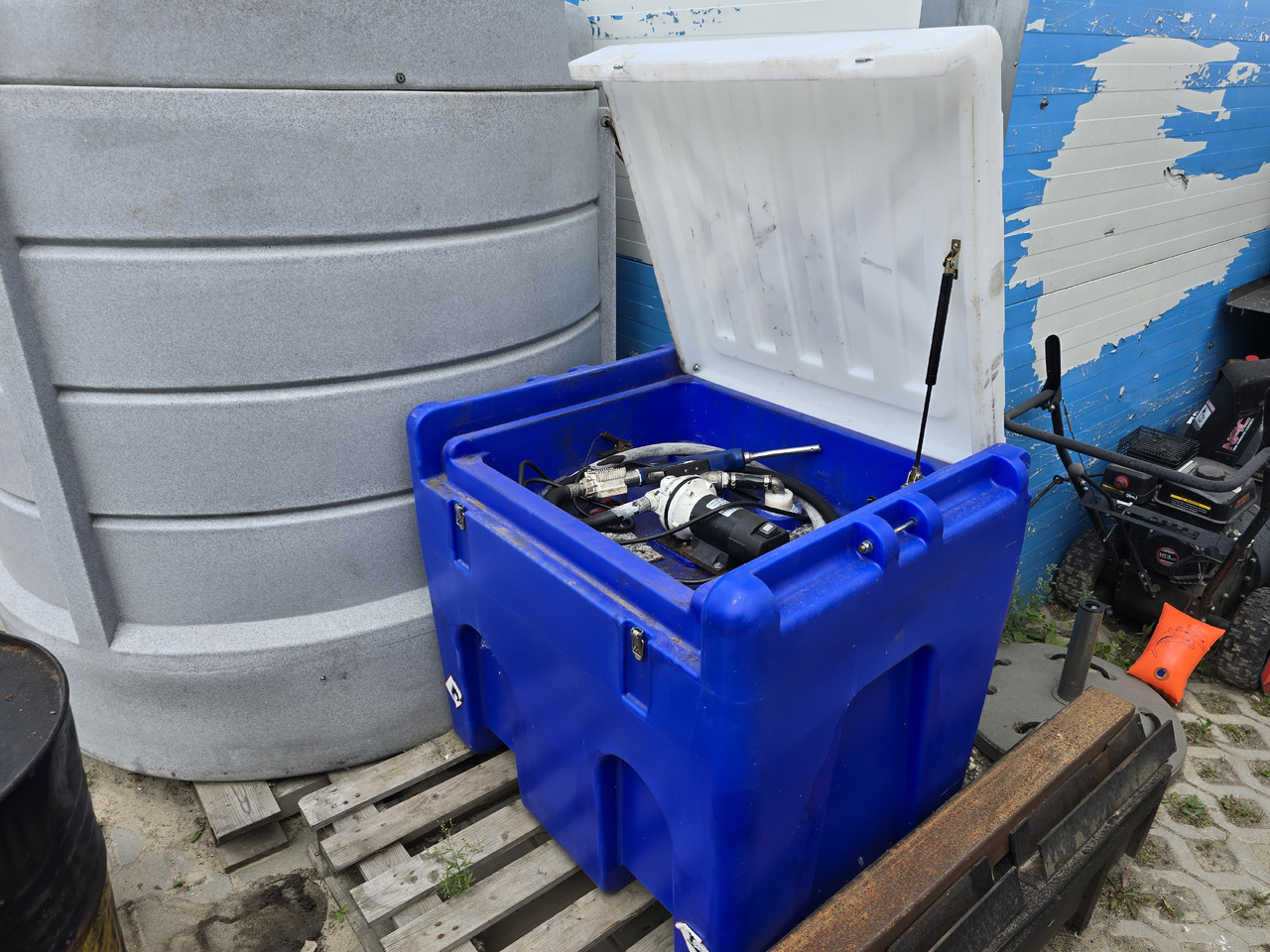 Equipamento de construção Zbiornik zdystrybutorem do AdBlue 400 L: foto 1