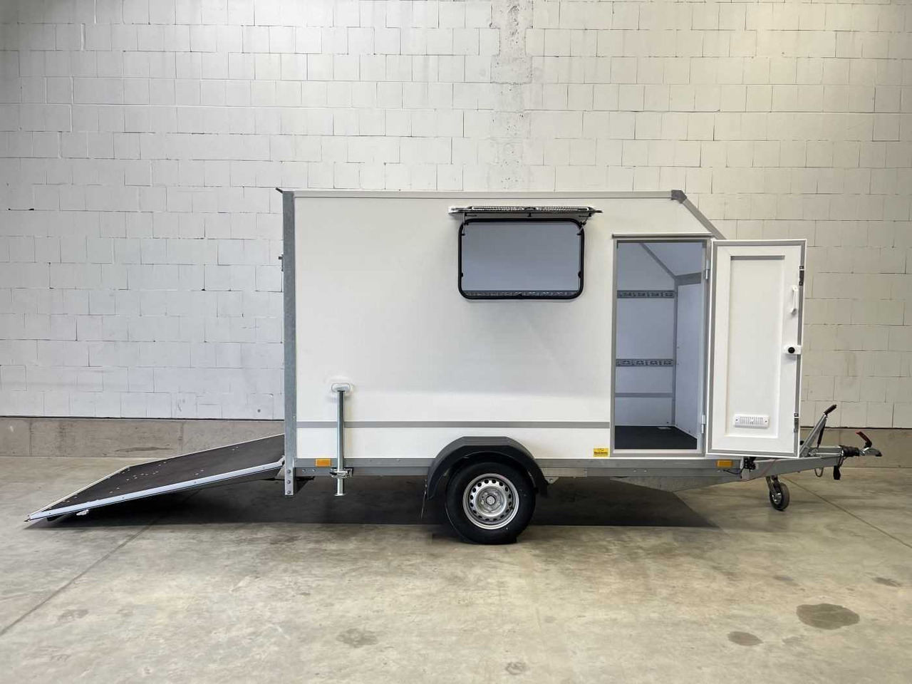 BLYSS F1330HD Seitentür,Fenster,Aero Kofferanhänger - Reboque furgão: foto 1 BLYSS F1330HD Seitentür,Fenster,Aero Kofferanhänger - Reboque furgão: foto 1
